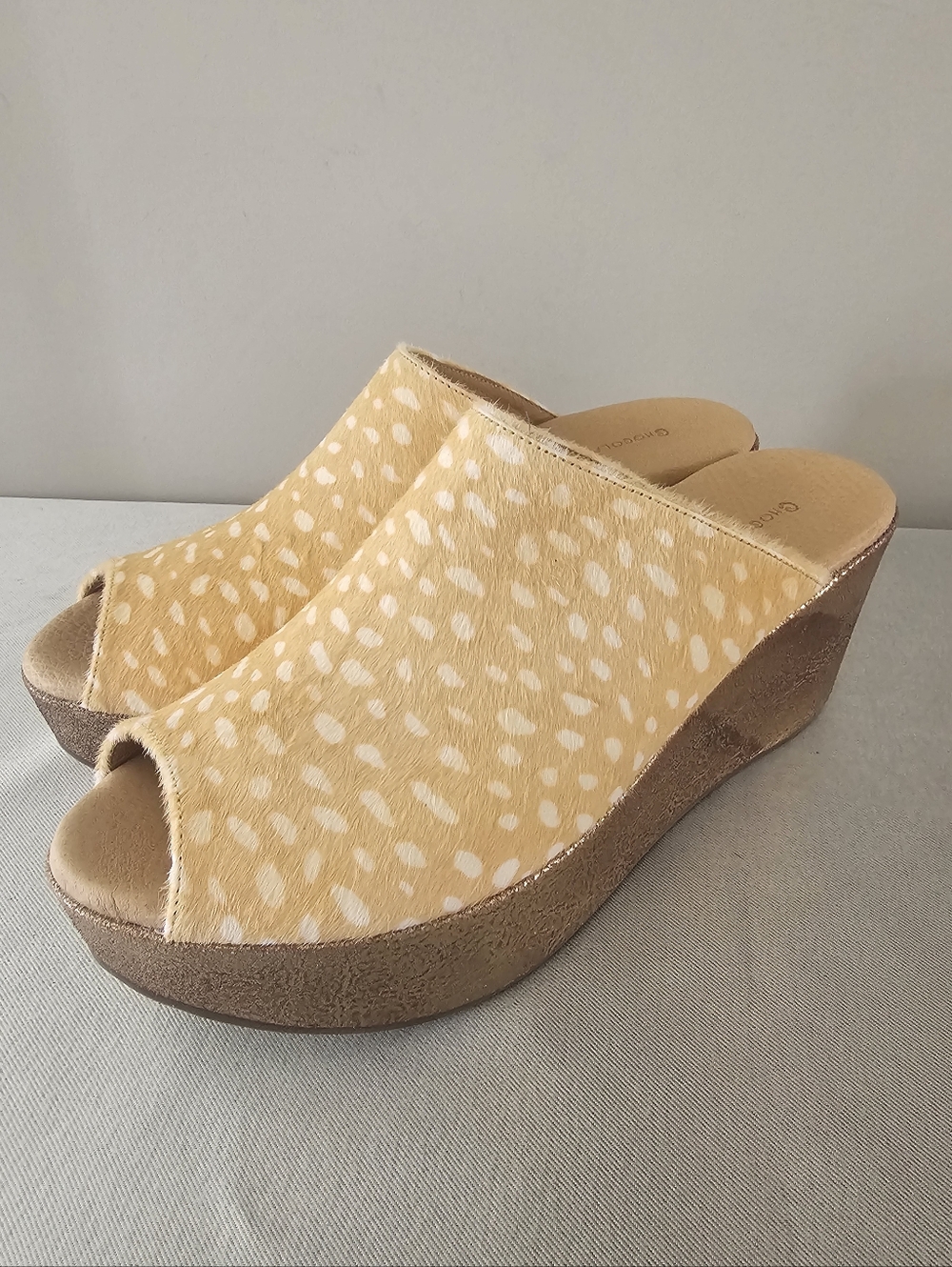 NWOB Chocolat Blu Yiona Leather Genuine Calf Hair Wedge Mule Sandal Shoe